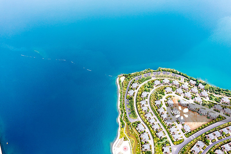 航拍千岛湖皇冠假日酒店鸟瞰图图片素材