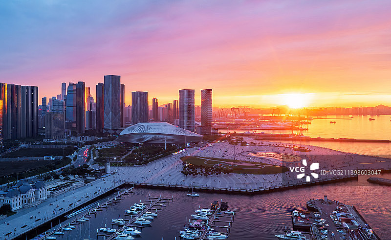 航拍大连东港商务区火烧云图片素材