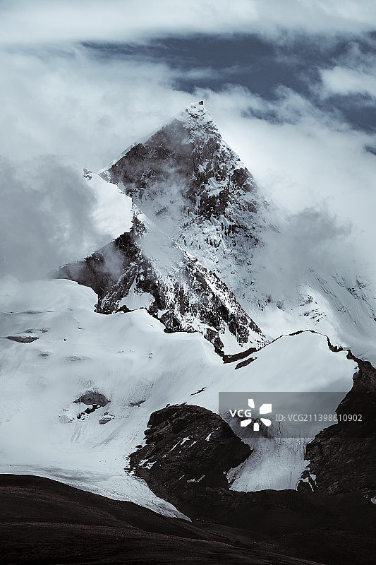 岗彭庆峰图片素材