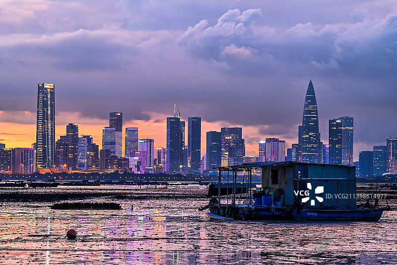 后海，華燈初上。图片素材