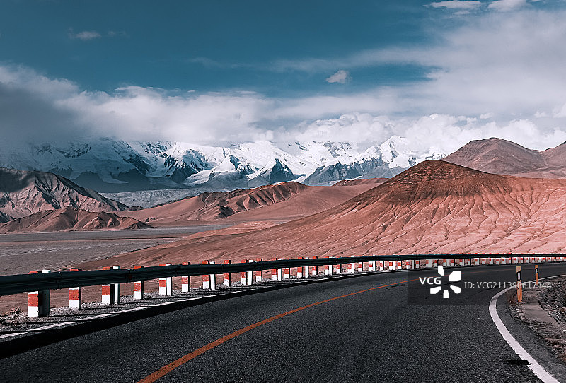 新疆帕米尔高原喀拉昆仑公路图片素材