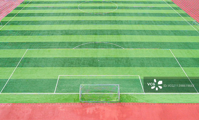 高视角 无人机视角 航拍视角 大学校园 运动场图片素材