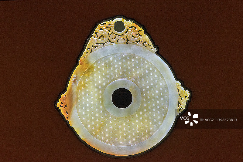 国宝文物青玉龙螭衔环谷纹璧图片素材