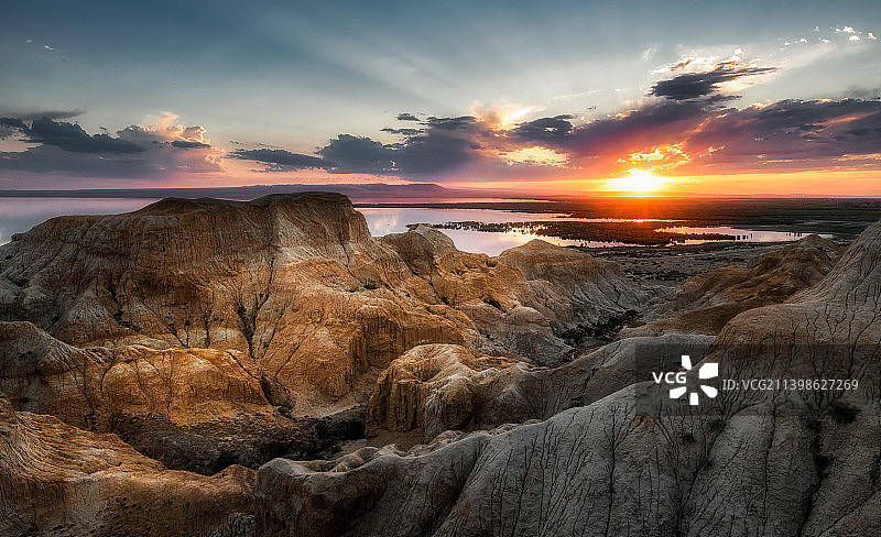 海上魔鬼城夕阳图片素材
