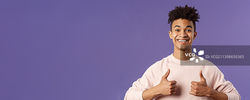 热情英俊的年轻少年特写肖像，大学图片素材