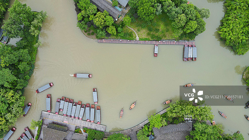 杭州西溪湿地公园摇櫓船航拍图片素材