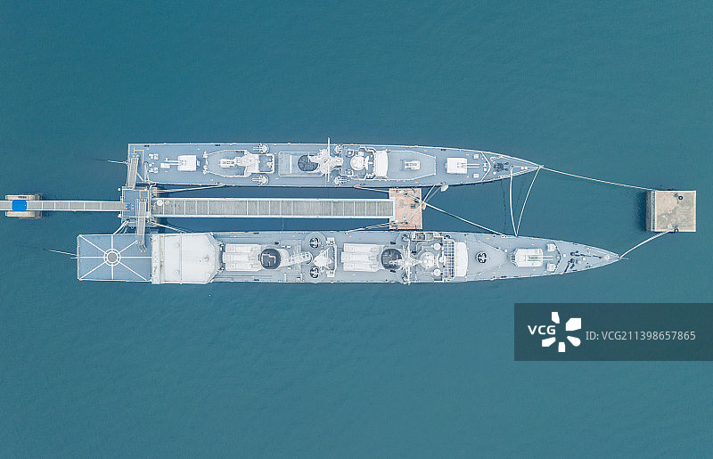 青岛海军博物馆的退役军舰图片素材