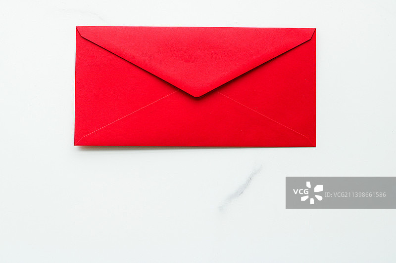 白色背景上的红包俯视图图片素材