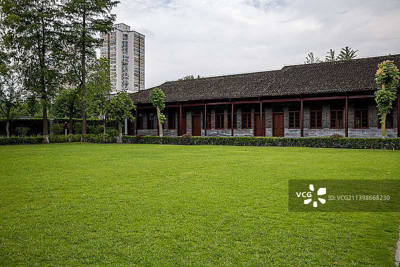 湖北省武汉市毛泽东同志主讲的中央农民运动讲习所旧址与武汉革命博物馆旧址建筑外部结构布景图片素材