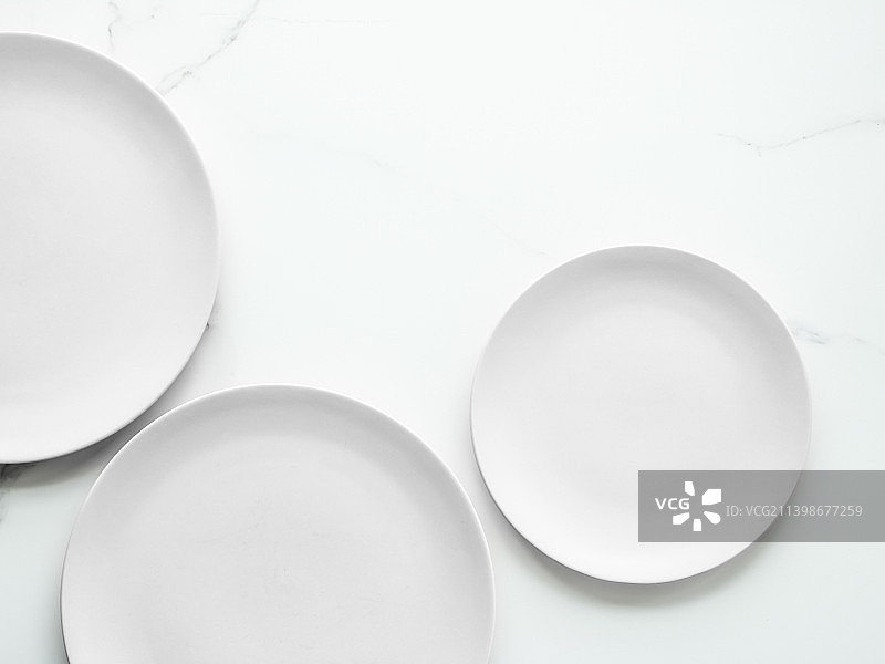 白色背景空盘子俯视图图片素材
