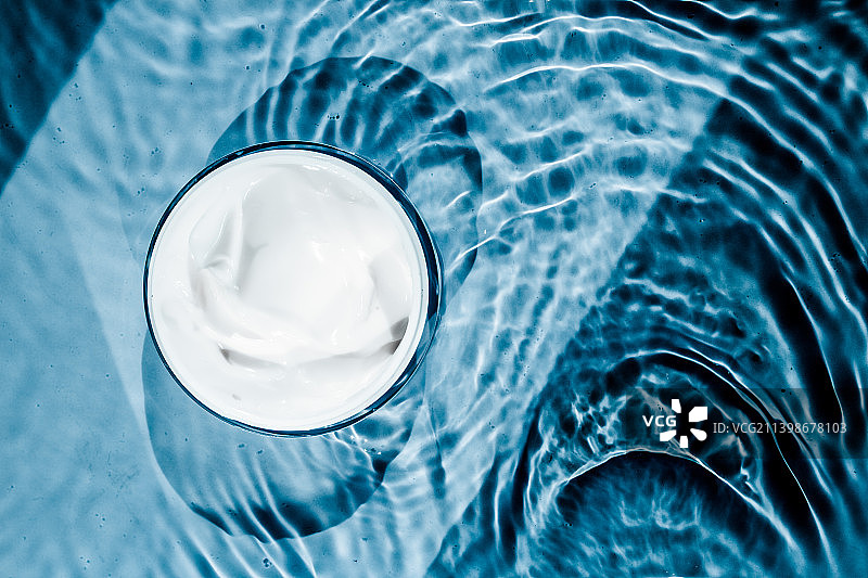 游泳池水高角度视图图片素材