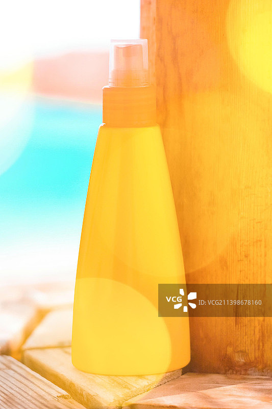 在海滩上保护您的皮肤图片素材