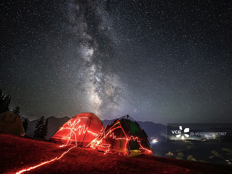 新疆琼库什台｜银河下的帐篷图片素材