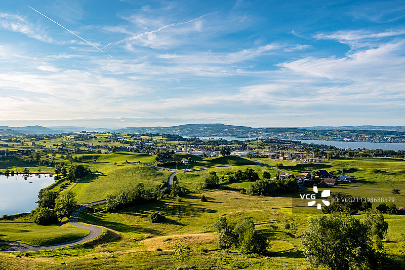 瑞士苏黎世湖草甸风光图片素材