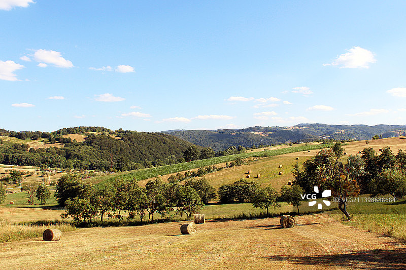 天空衬托下的风景图片素材