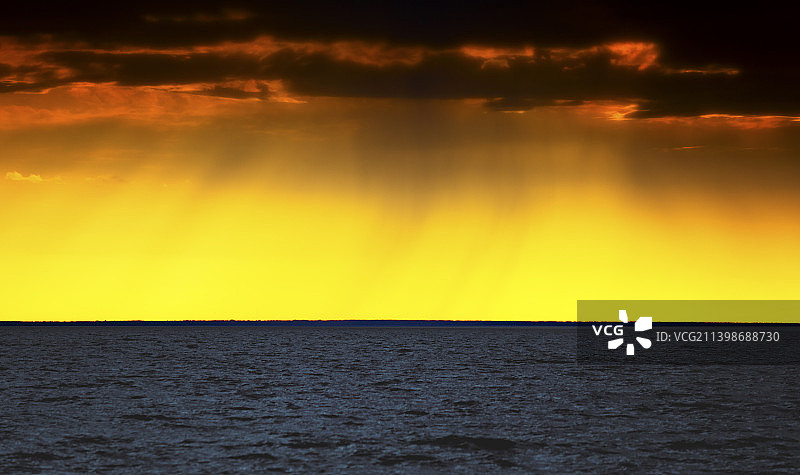 瑞典的橙色天空海景图片素材