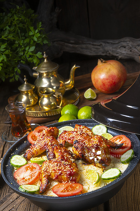 香辣炸鸡翅古斯米图片素材