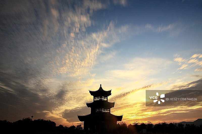 嵯峨山晚霞图片素材