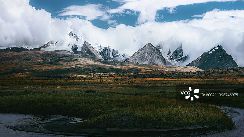 岗彭庆峰图片素材