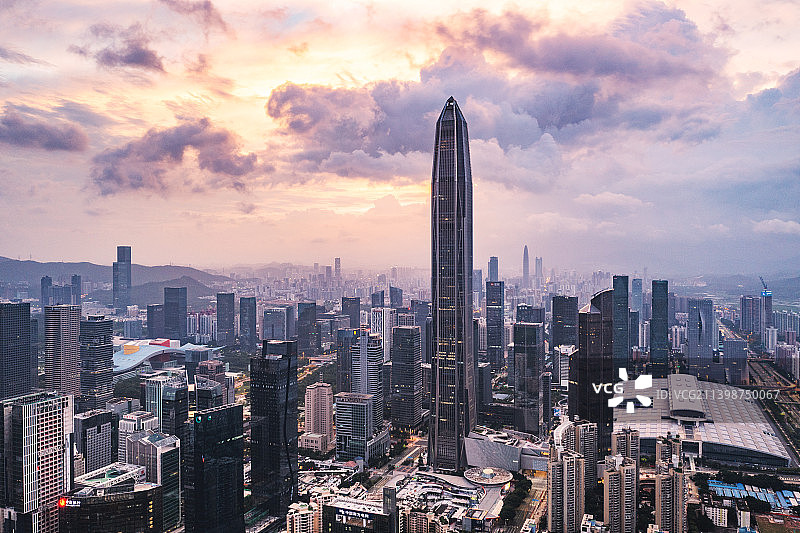 深圳市区地标建筑平安大厦夕阳下航拍图片素材
