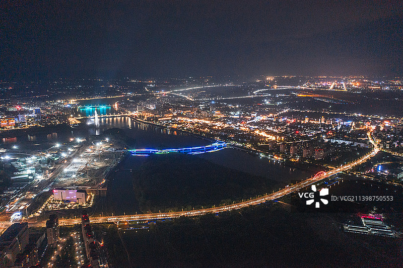 夜晚衢州市区衢江上桥夜景航拍图片素材