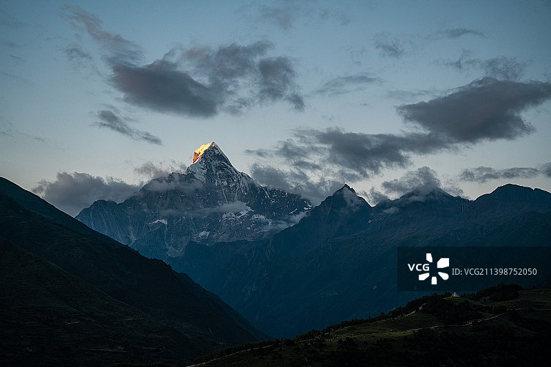 四姑娘山幺妹峰风光图片素材