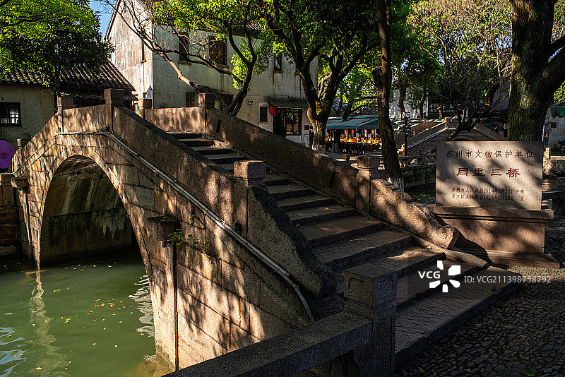 苏州同里古镇的同里三桥图片素材