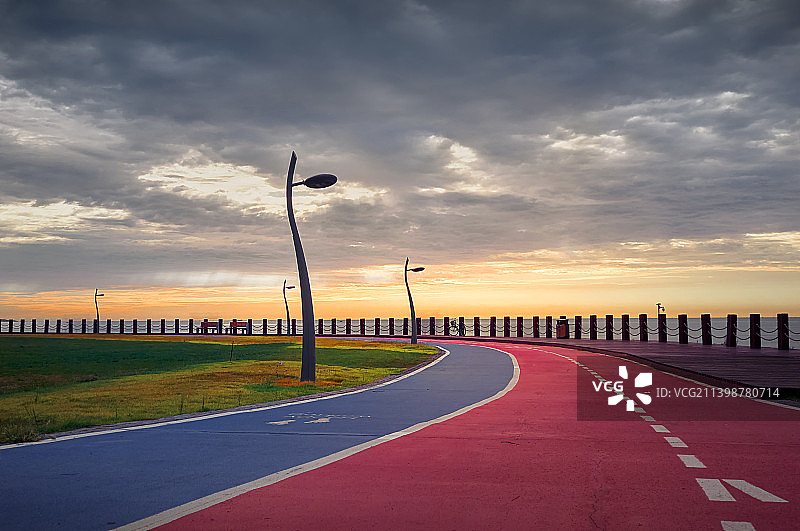 【多彩的城市阳台】图片素材