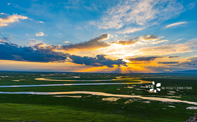 中国新疆独库公路巴音布鲁克开都河九曲十八弯图片素材
