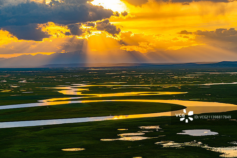 中国新疆巴音郭楞和静县独库公路巴音布鲁克开都河九曲十八弯图片素材