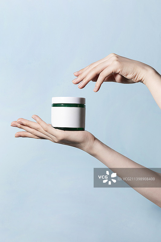 美妆护肤系列_手持面霜图片素材