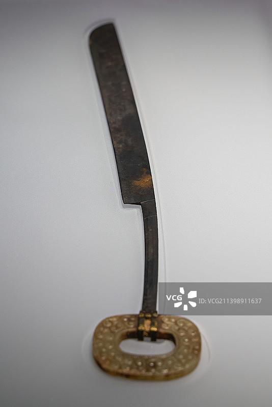 玉首铜削刀-曾侯乙墓出土春秋战国时期文物古董古代武器兵器图片素材