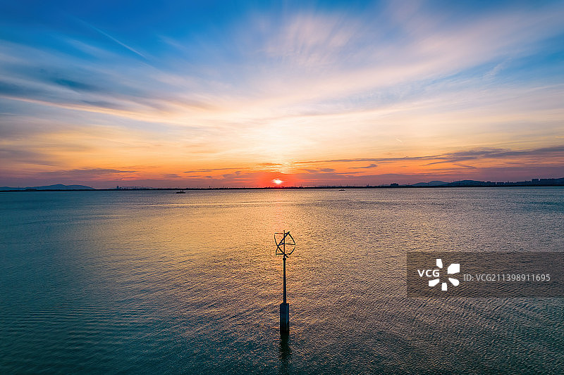 航拍江苏苏州吴江东太湖苏州湾城市自然风景图片素材