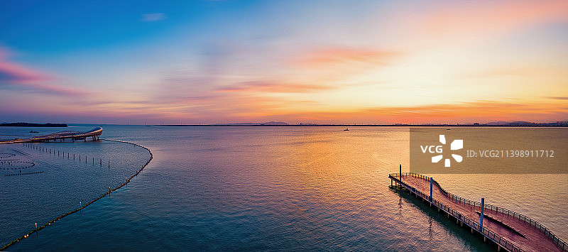 航拍江苏苏州吴江东太湖苏州湾城市自然风景图片素材