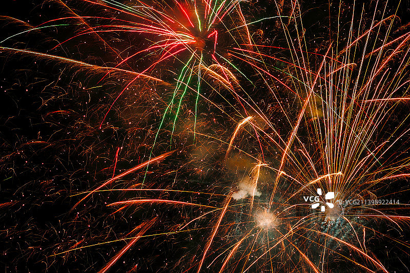 佳节盛典欢庆日 流光溢彩满夜空图片素材