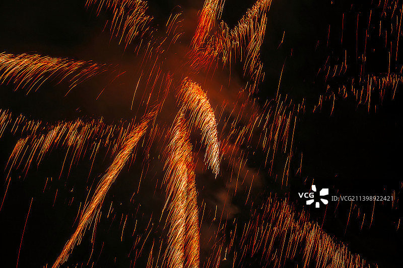 佳节盛典欢庆日 流光溢彩满夜空图片素材