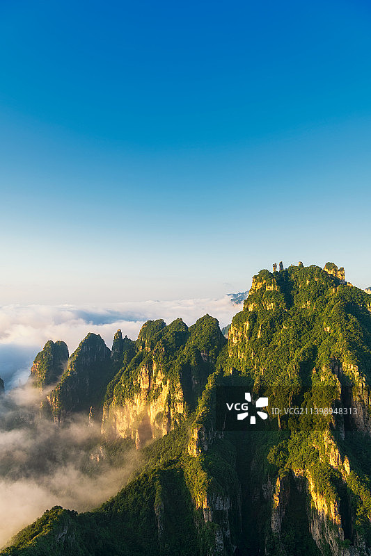 太行山脉河南省新乡段辉县沙窑乡小井村轿顶山景区夏季云海户外风光图片素材
