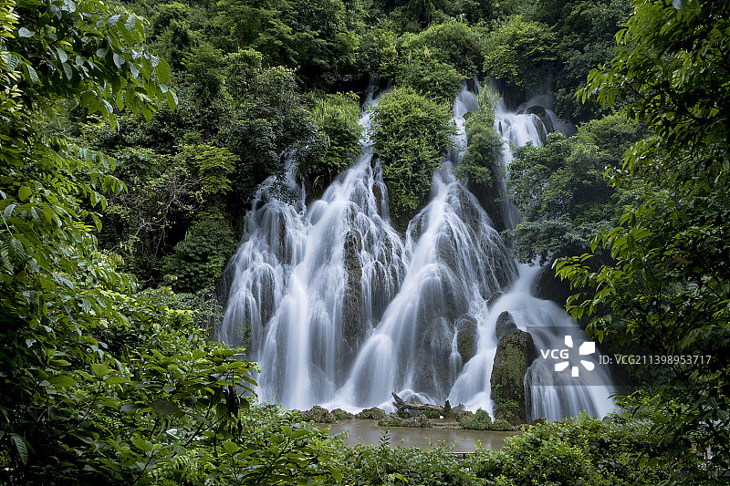 小七孔瀑布图片素材