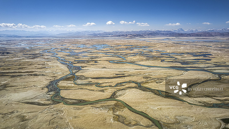 中国西藏日喀则仲巴县雅鲁藏布江源头湿地图片素材