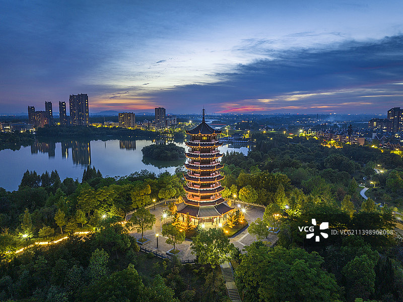 安徽芜湖东湖公园楚风塔日落夜景风光图片素材