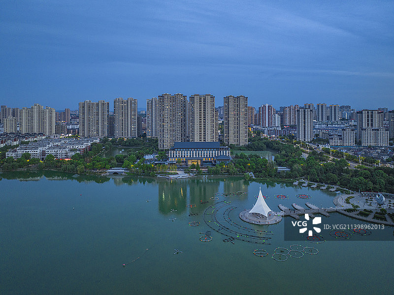 安徽芜湖东湖公园楚风塔日落夜景风光图片素材