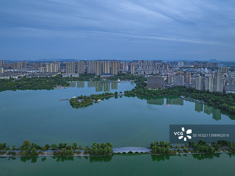 安徽芜湖东湖公园楚风塔日落夜景风光图片素材