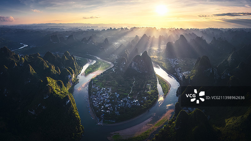 阳朔漓江镰刀湾图片素材