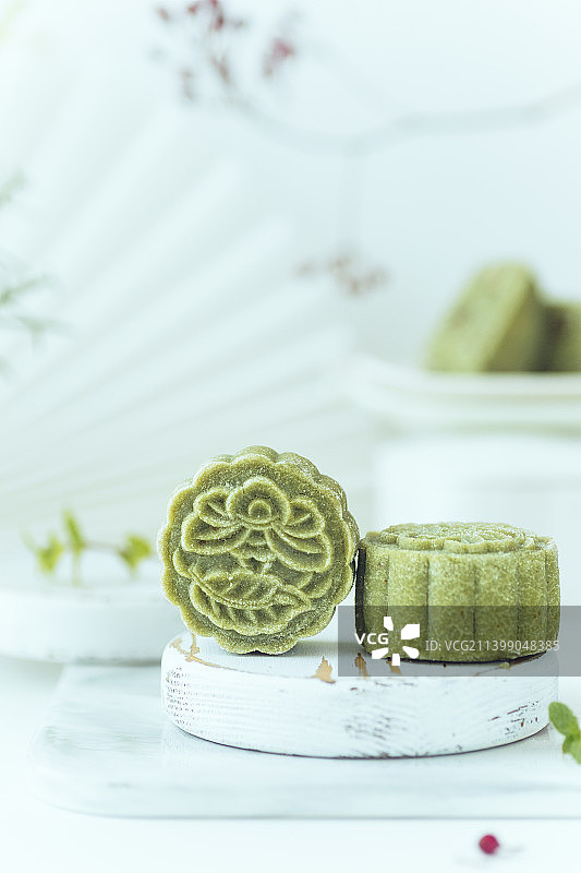 清爽的抹茶红豆月饼图片素材