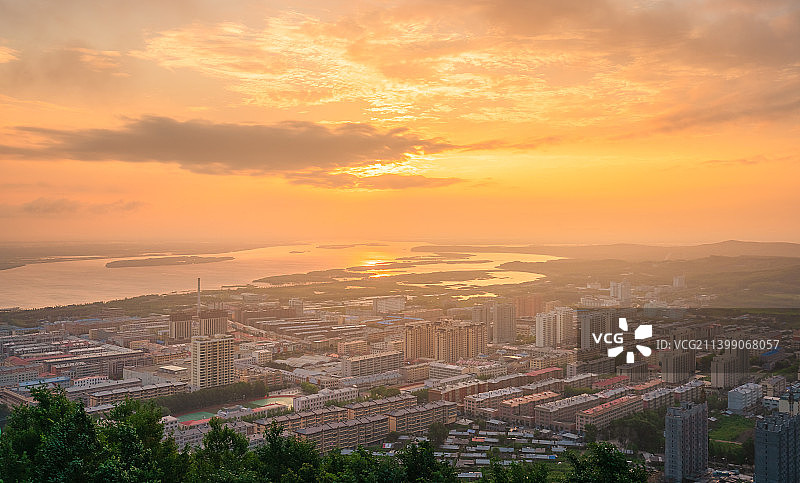黑龙江佳木斯抚远市日出城市景观图片素材