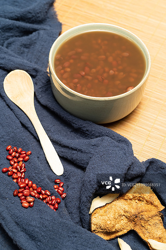 室内拍摄红豆沙特写图片素材