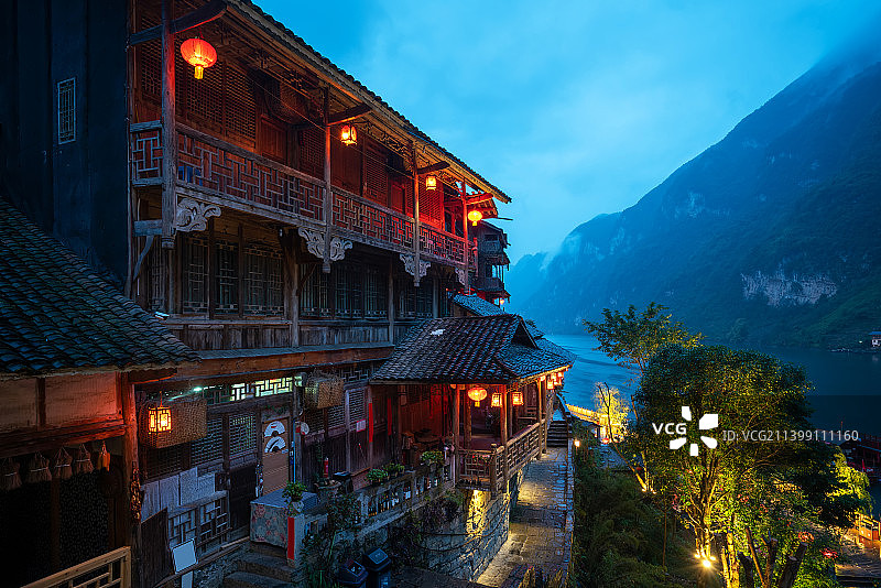 酉阳龚滩古镇街道夜景图片素材
