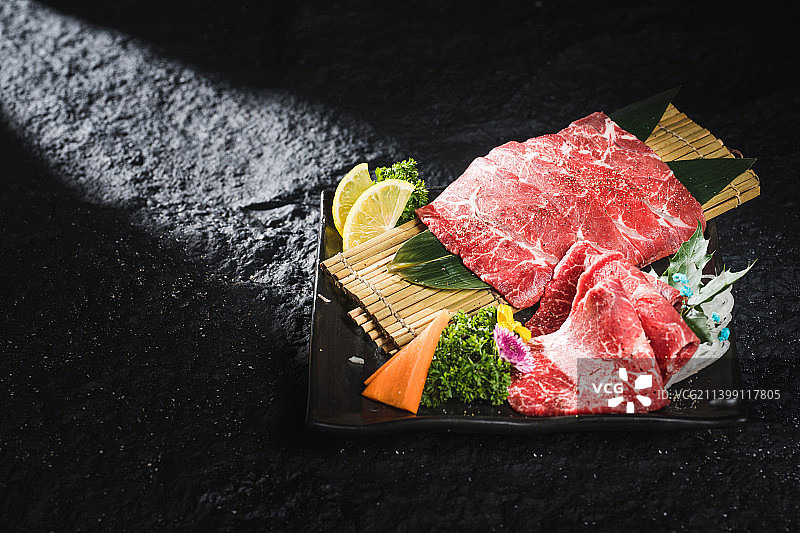 烤肉 日式烧肉 烤和牛 雪花牛肉 菠萝牛肋条  上脑牛排 烤牛舌 厚切牛舌 骰子牛肉图片素材
