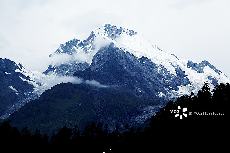 中国四川省甘孜州泸定县“海螺沟”景区图片素材