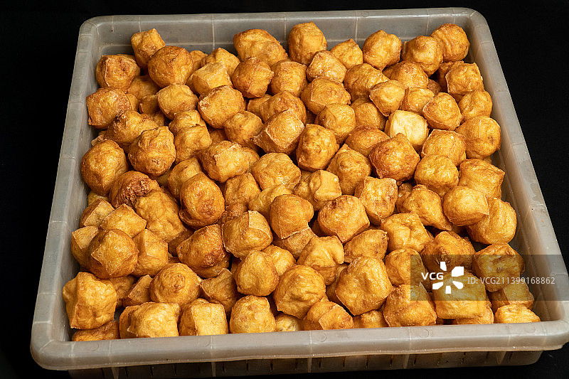 火锅食材油豆腐-中国传统食品图片素材